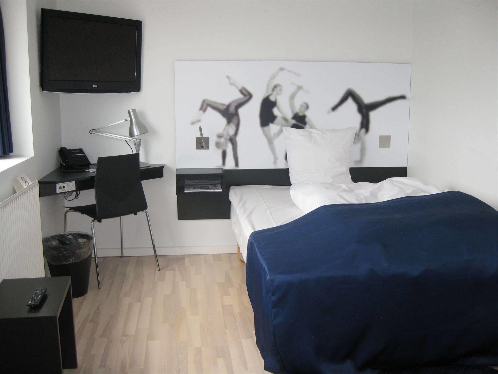 Hotel Dgi-Huset Хернинг Екстериор снимка